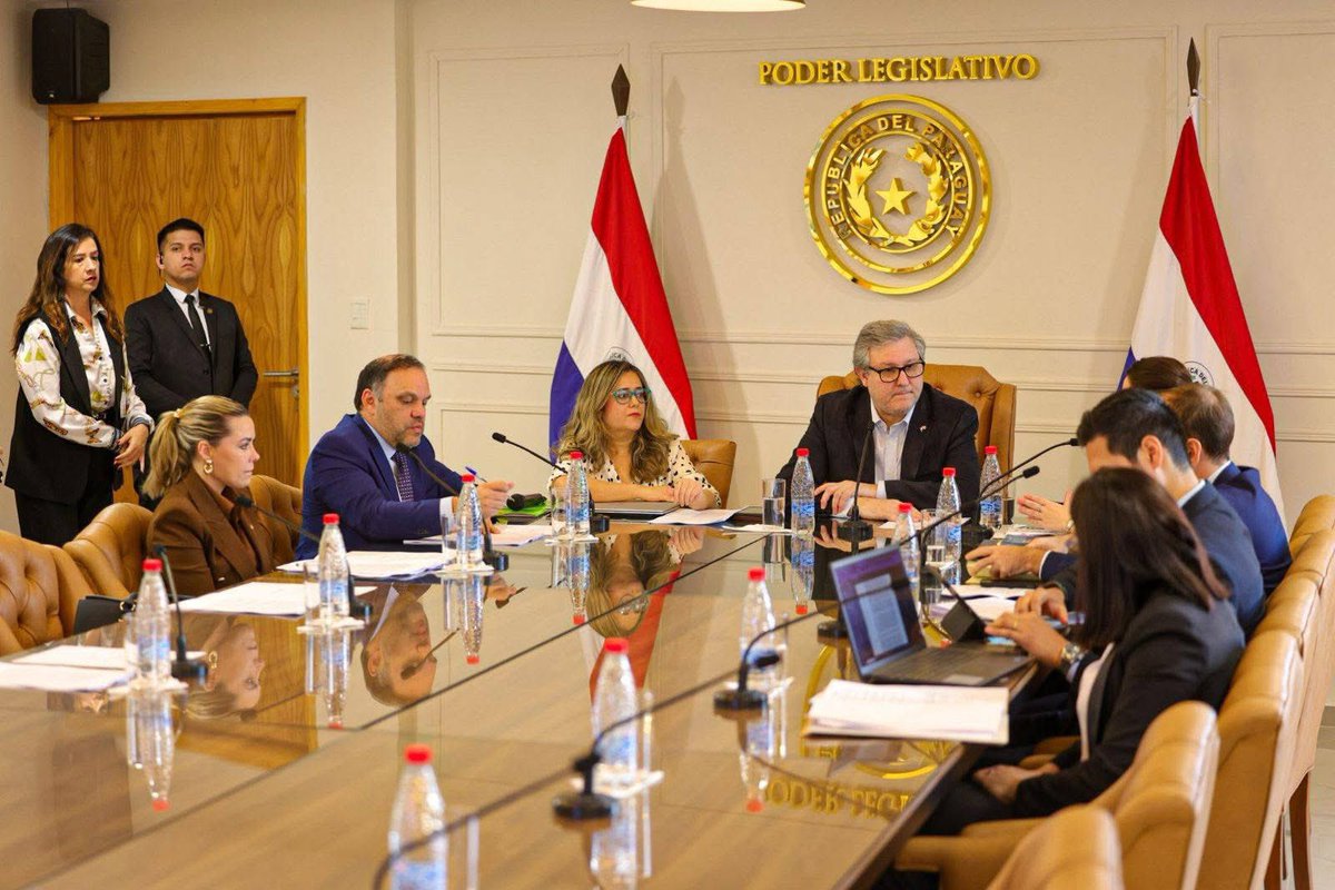 Como Comisión Especial de Investigación con relación a la trama de mafia de pagarés, dialogamos con autoridades de SEDECO, para fortalecer la gestión en favor del consumidor y articular marcos legislativos consensuados y actualizados en favor de la institución y del ciudadano.