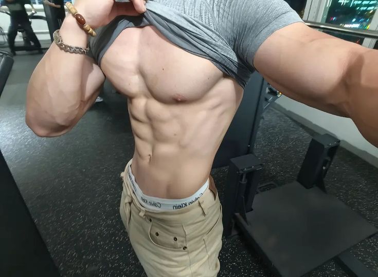 Бинты снял, рука уже не болит, вот, начал потихоньку тренироваться 
Не хочешь присоединиться, счастье?