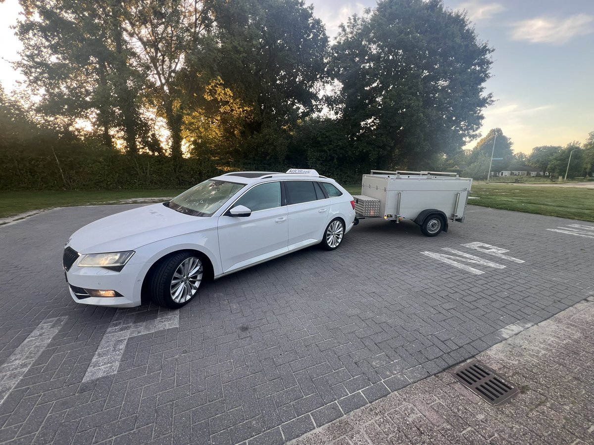 bob_leek's tweet image. Heeft u een belangrijk #document of klein #pakket dat snel of op een specifieke tijd ergens moet worden afgeleverd? Ook daarvoor kunt u bij #BOBLeek terecht.
Wij zijn nauwkeurig, discreet en representatief. 

Onze chauffeurs zijn PMT gecertificeerd.