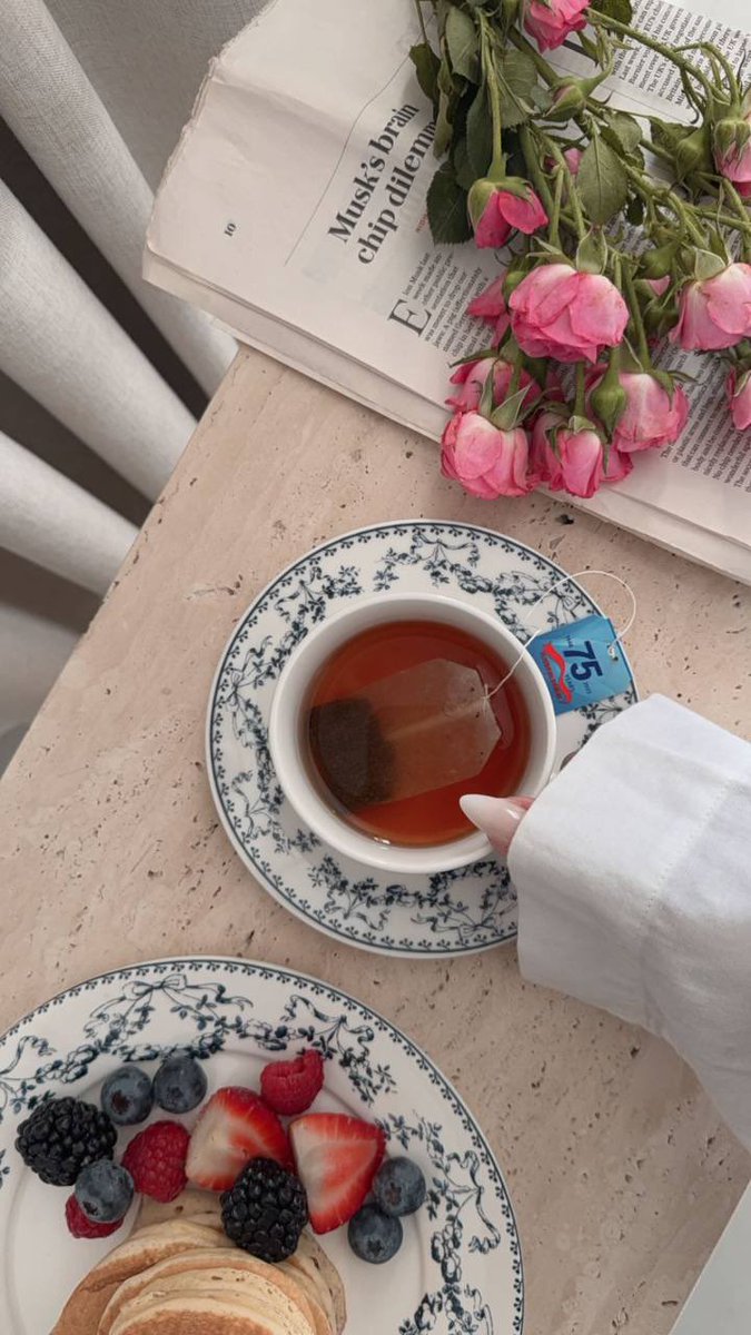 شاي ماينقصه الا وليفٍ تودّه ..