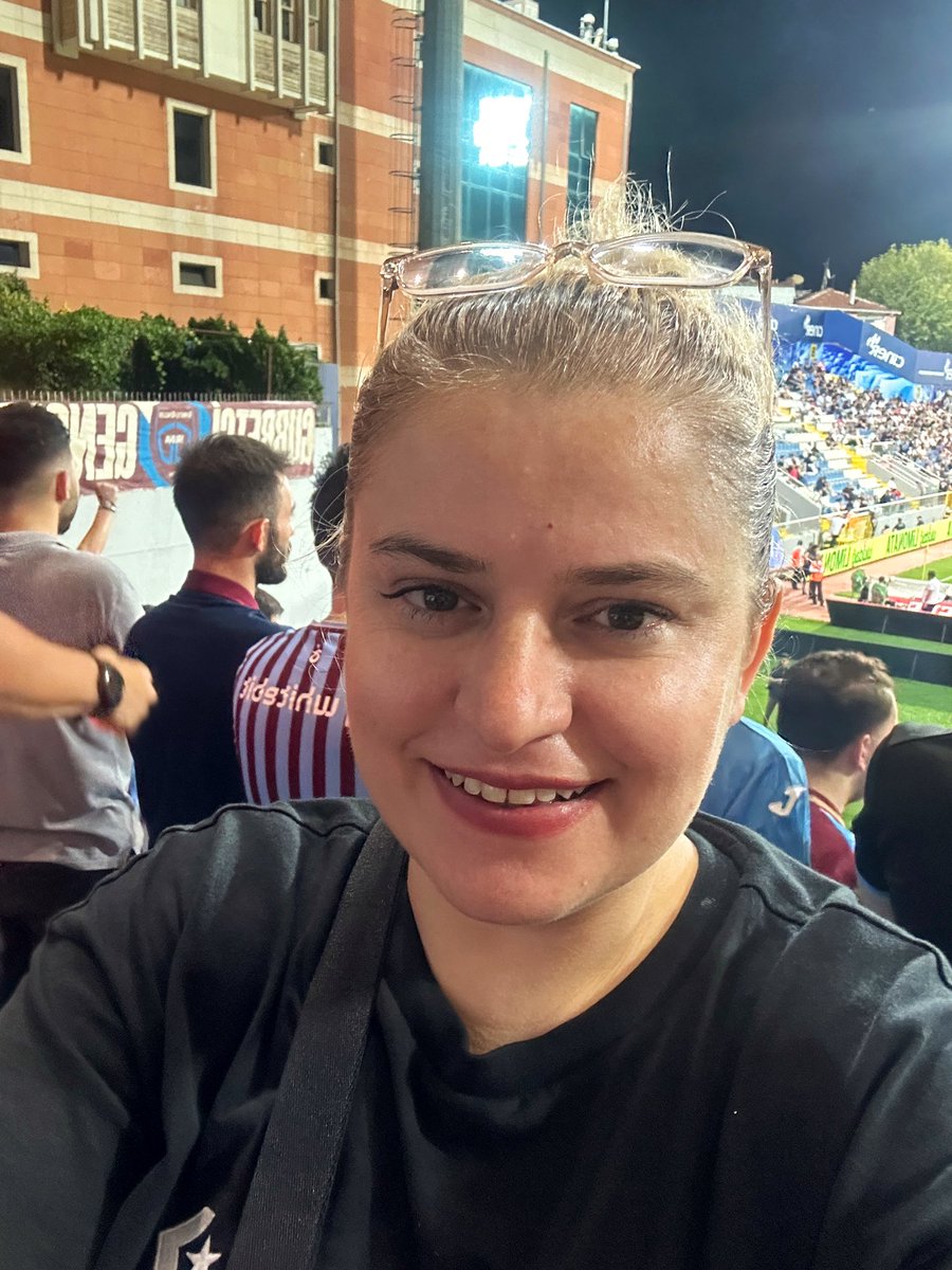 _gulchnn's tweet photo. Seni görmeden geçen günü s…. ❤️💙 https://t.co/x5AgykO8G1