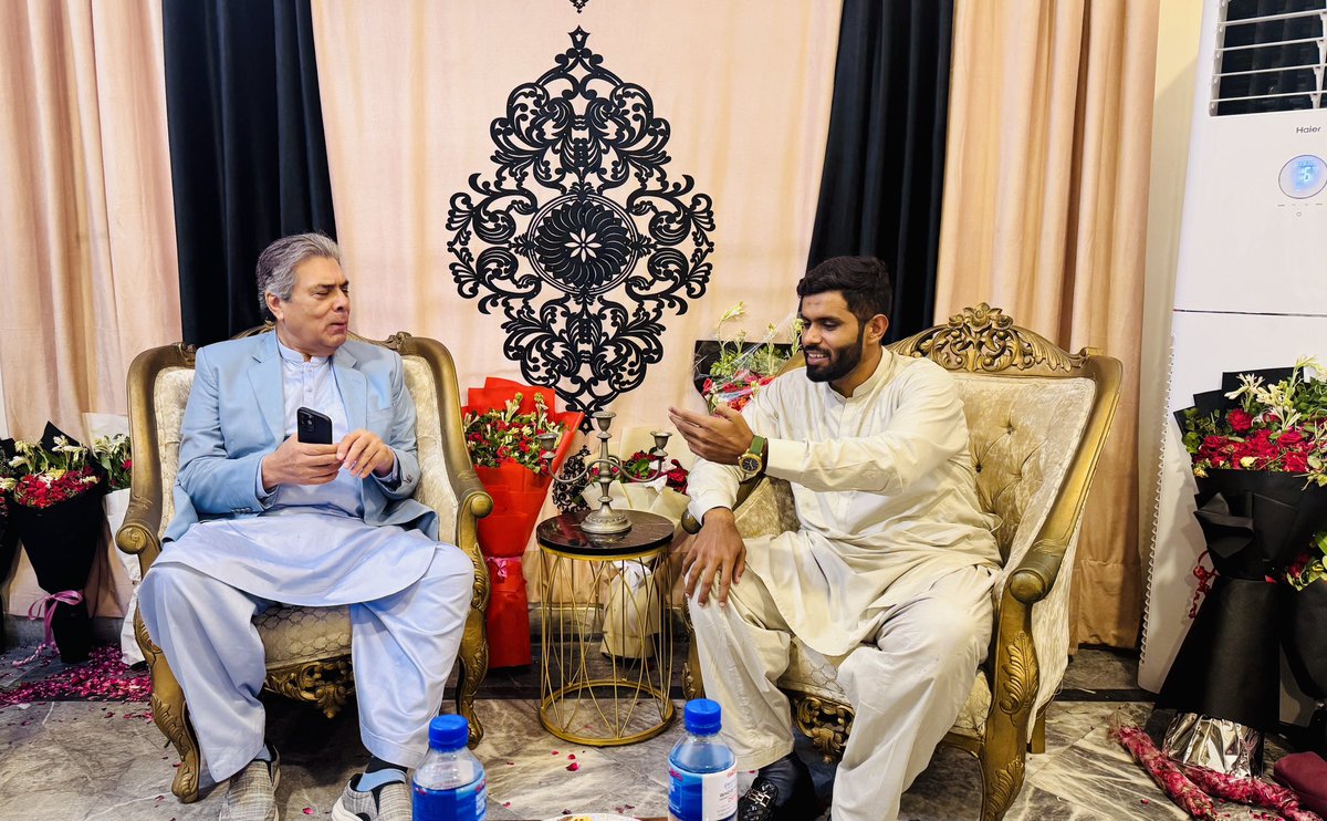 سیکٹری جنرل پاکستان تحریک انصاف سلمان اکرم راجہ صاحب اور جناب حفیظ اللہ نیازی  صاحب گھر تشریف لائے ۔۔۔
سزا پوری کر کے آنے پر مبارکباد دی