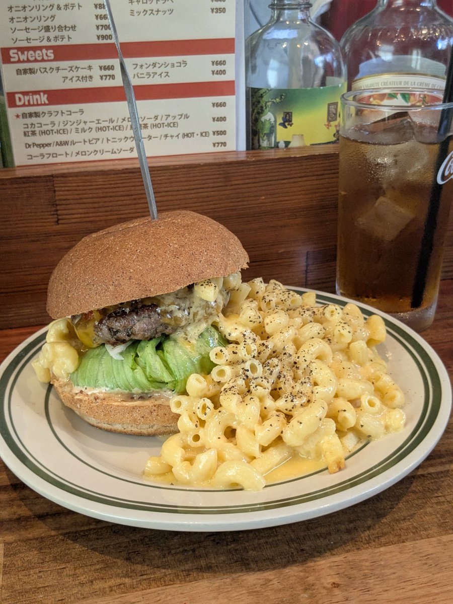bainbax2's tweet image. Macaroni &amp;amp; Cheese
+烏龍茶
BURGER STAND haveagoodtime.@愛知県名古屋市
---
憧れのマッケンチーズ🧀🍝
表面パリッとしたバンズが美味い🍔
溢れ出るマッケンチーズとポテトだけで1000万パワーくらいありそう🏋️二郎系食べた時と同等の満足感が得られる🫶流石アメリカンフード🇺🇸
ご馳走さまでした🙏