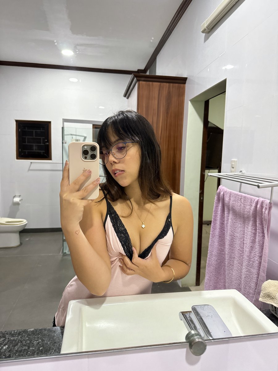 miawithflare's tweet photo. My pussy's aching, my ass is throbbing, I need dick now. FREE LINK here ⬇️ https://t.co/tCWvUowIJR