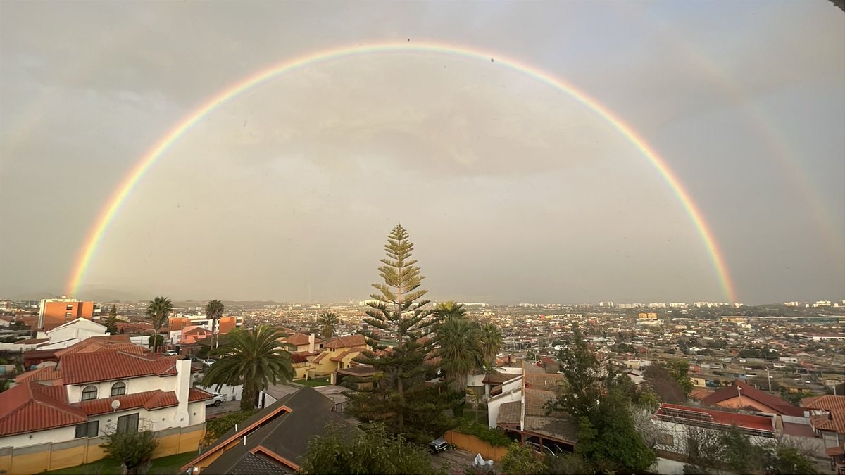 IngridPamela's tweet photo. Primera vez que veo el arco completo 🌈 #LaSerena https://t.co/D7t5DjANPz