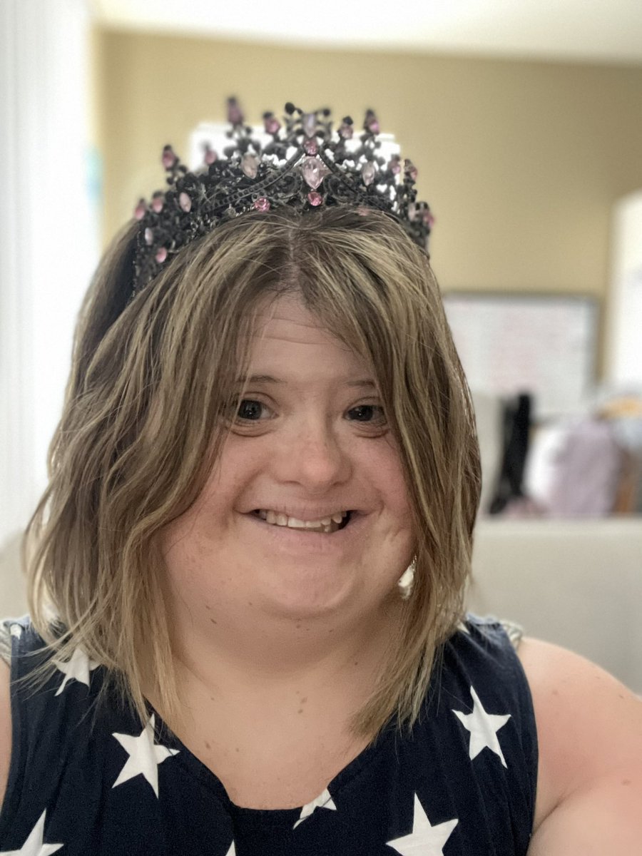 QueenMeganHarris (@meggyharris93) on Twitter photo 