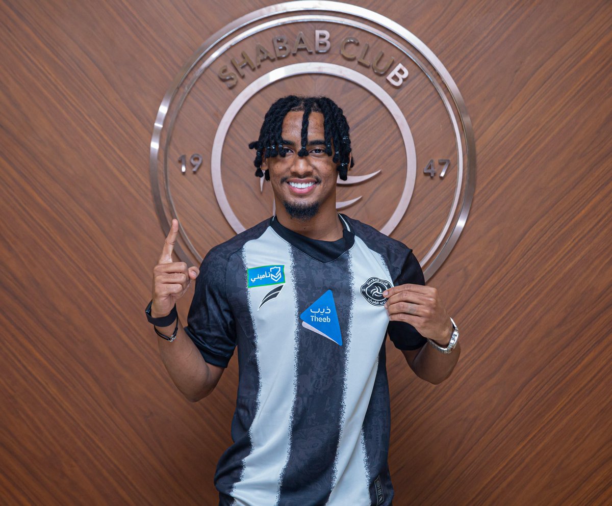 AlShababSaudiFC's tweet photo. يا كثر حبك بقلبي والغرام أكثر 🤍🖤

 #يلا_شباب | #الصبياني_مكمّل https://t.co/ri3gfFJklD