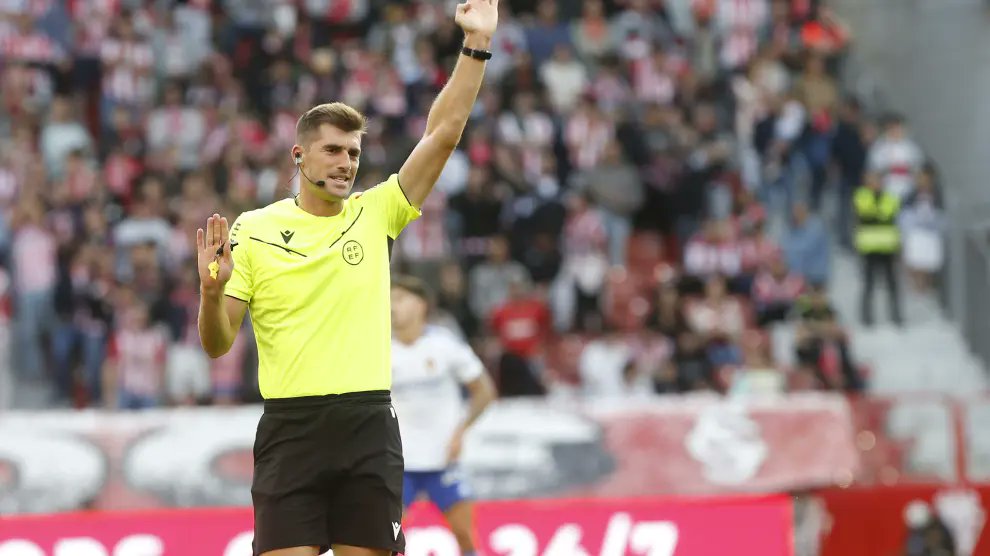 Archivo VAR (@archivovar) on Twitter photo 🔴 Suspenso rotundo para Moreno Aragón en el Sporting de Gijón - Córdoba.
✍️🏻 𝟯,𝟬
▪️ Comienza la temporada como cerró la anterior, sin estar al nivel requerido en LaLiga Hypermotion.
💥 Señaló un penalti por una mano no punible y regaló más de una infracción inexistente. 🔴 Suspenso rotundo para Moreno Aragón en el Sporting de Gijón - Córdoba.
✍️🏻 𝟯,𝟬
▪️ Comienza la temporada como cerró la anterior, sin estar al nivel requerido en LaLiga Hypermotion.
💥 Señaló un penalti por una mano no punible y regaló más de una infracción inexistente.