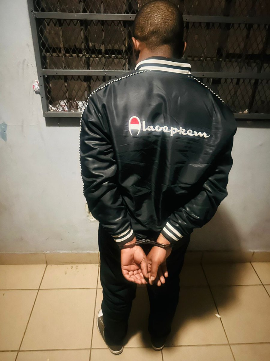 PSAFLIVE's tweet photo. BREAKING NEWS: An illegal Zimbabwean foreigner has been arrested in Kempton Park after he was caught running his mini Home Affairs, producing fraudulent documents, which include Zimbabwean passports, driver’s licences, and South African IDs. https://t.co/QLPTjZ3N9Z