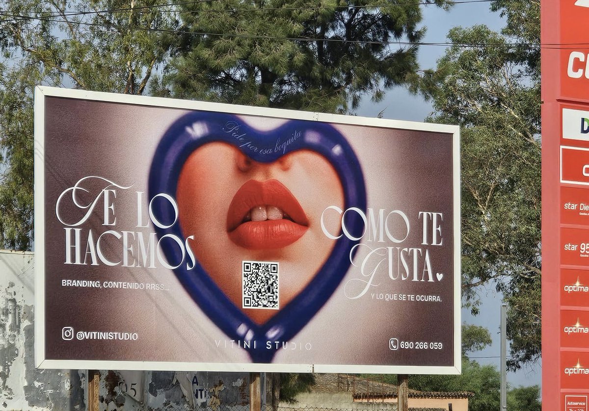 Sí, no estáis viendo visiones, es agosto, 2025, #Chiclana, #Cadiz, carretera de #LaBarrosa. Una empresa de “marketing” que no tiene más luces para venderse que cometer este delito a cara descubierta contra la dignidad de las mujeres. Denunciada por publicidad sexista. Por