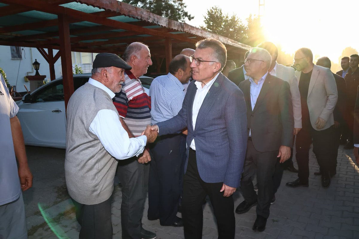 avabdullahguler's tweet photo. 📍#Cemel Beldemizdeyiz...
Cemel Beldemizde hemşehrilerimizle buluşmamızın ardından Cemel Belediye Başkanımız Hakverdi Bulut'u makamında ziyaret ederek beldemizdeki yatırım ve hizmetlerimize dair değerlendirmelerde bulunduk.
Misafirperverlikleri için Cemelli hemşehrilerimize ve Belediye Başkanımız Hakverdi Bulut'a teşekkür ediyorum.