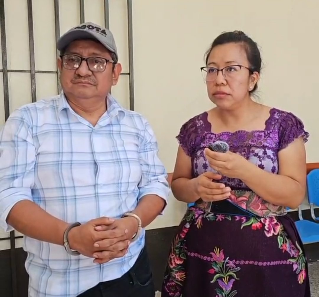 #Urgente Juez Fabián de León Pérez dicta medidas sustitutivas a favor de Leocadio Juracán. Será procesado sólo por el delito de usurpación agravada, uno de los 4 cargos en su contra. El MP tiene 5 meses para la investigación. El 5 de febrero de 2026 se reiniciará el caso.