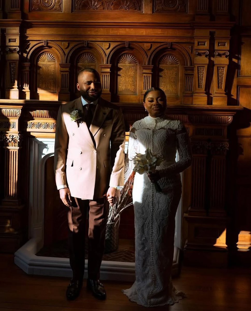 Jennifer 🤍 Jobe

2 piece Double Breasted suit tailored by Oyecouture.✅