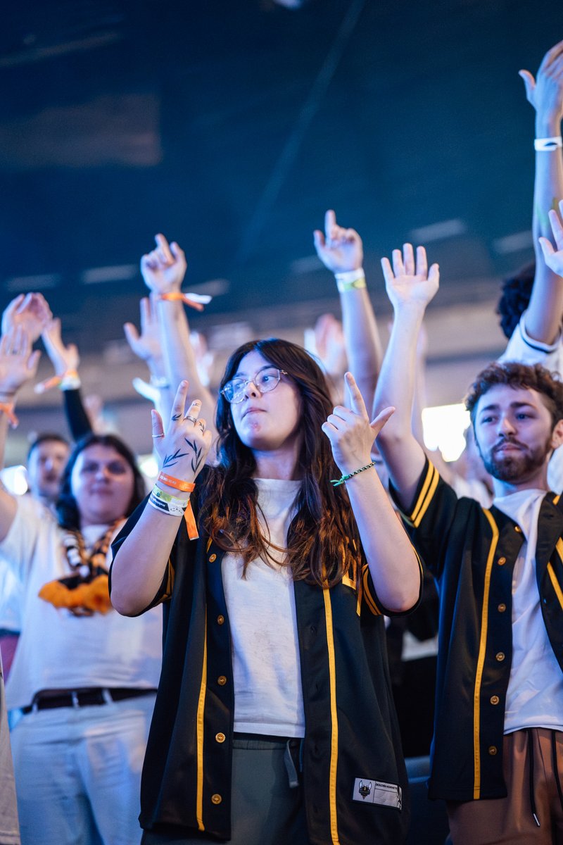 FireYukie's tweet photo. Merci les golden hornets pour cologne !! Les photos sont trop slay (J'ai trop la flemme de faire un thread)
Les photos c'est les goat @Juverx et @thealexismch https://t.co/mnJIIh6zKM