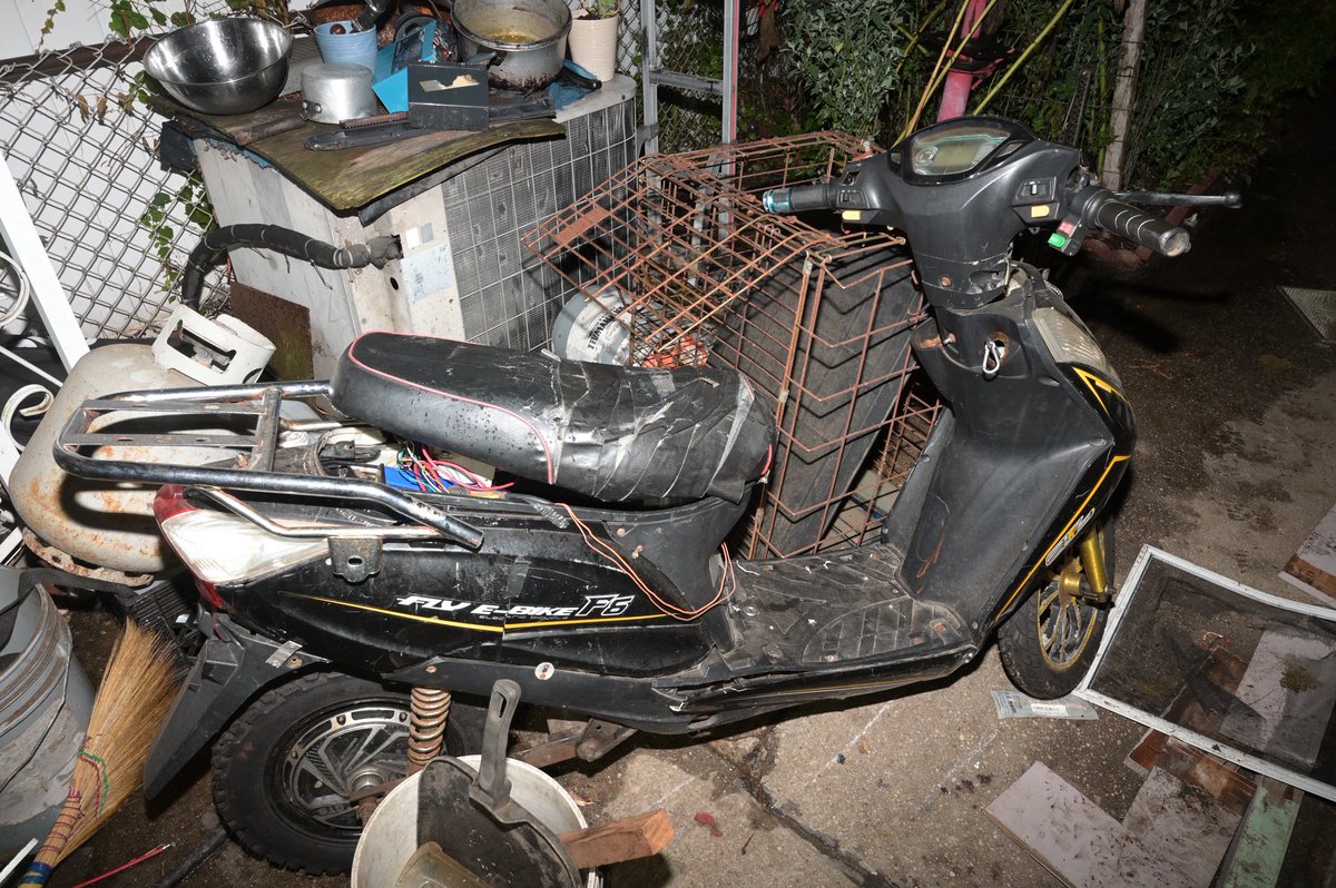 FDNY's tweet image. The #FDNY responded to a report of a fire around 7:30 p.m. Sunday at 164-18 Pidgeon Meadow Road in Queens. When units arrived to the scene, they discovered approximately 100 lithium-ion batteries burning in the cellar of the home. The owner was operating an illegal lithium-ion