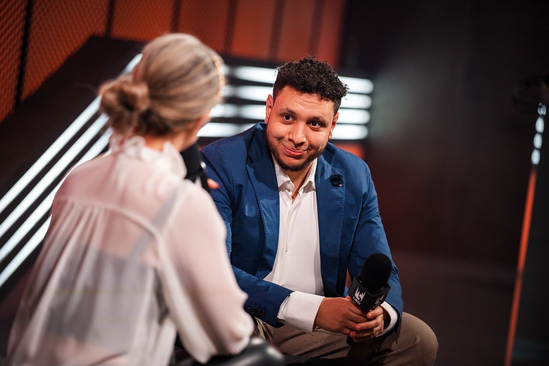 G2Samourais's tweet photo. Q : “Alors, comment se passe le démarrage de ta recherche d’emploi ?”  

Striker :