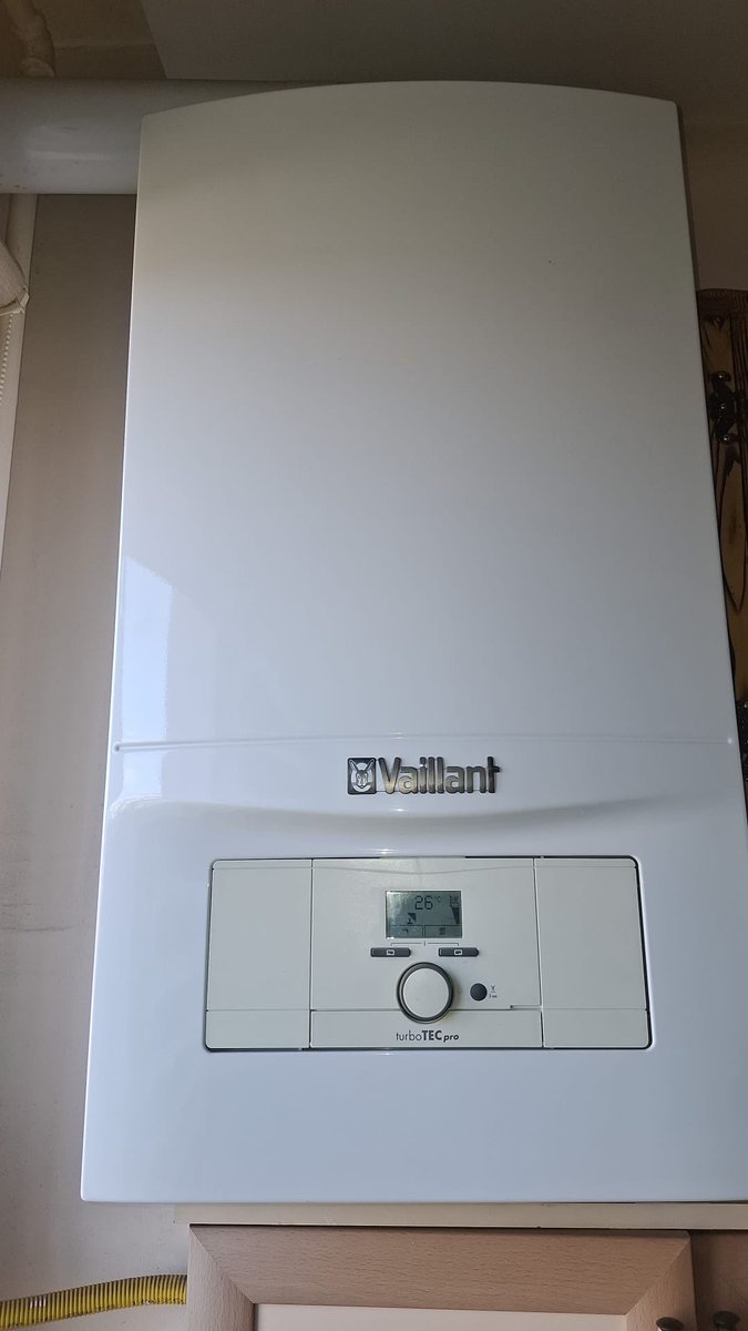 ŞOK EDİCİ BİR VAİLLANT KOMBİ HİKAYESİ: 
Dün; 
 ‘’al abi seni üzmez’’ 
‘’bu marka seni gömer’’ 
‘’başka markalar gibi değildir, evladiyeliktir’’ ‘’bunu al, kombi derdini unut’’
vb gibi tavsiyeler üzerine 2018 yılında, diğer markaların çok daha üzerinde bir parayı basıp aldığım son