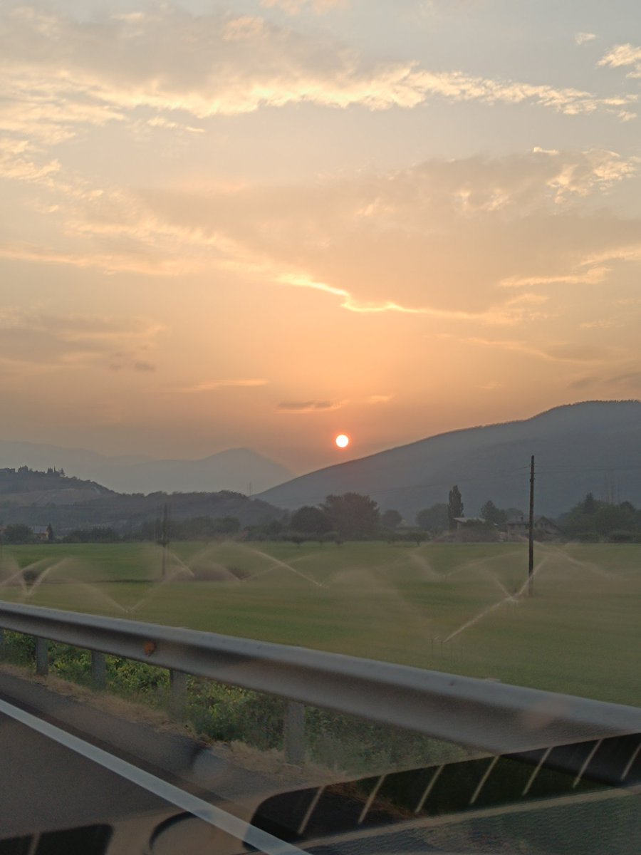 Un regal l'albada d'aquest matí!!!
#sortida #sol #laseudurgell