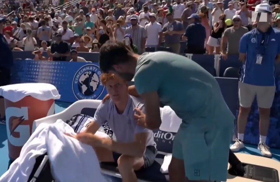 Carlos Alcaraz walks over to console Jannik Sinner at the bench as he was forced to retire from the Cincinnati final. ❤️