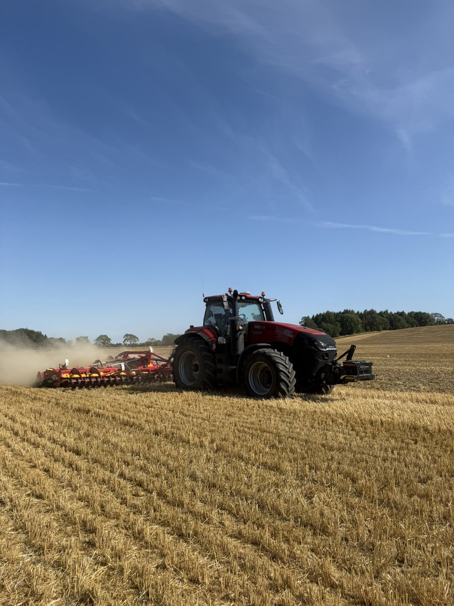 WombwellFarms's tweet photo. Busy days farming today @dupplinestate getting harvest in a corner now whilst being busy away preparing land for harvest 2026. Perthshire providing another cracking day and even better sunset #flatoutfarming #harvest25 https://t.co/ep6WfSEZHc