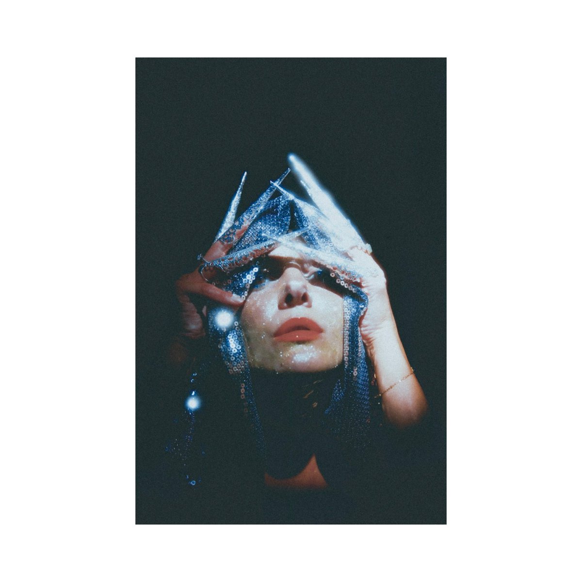 Bon c’est officiel, j’arrête mon ancien taff et je me lance en photographe indépendante. Ici les autoportraits réalisés ce jour. Hésitez pas à checker mon insta @ Marina_Viguier pour pleins d’images 📸 et DM pour me booker !