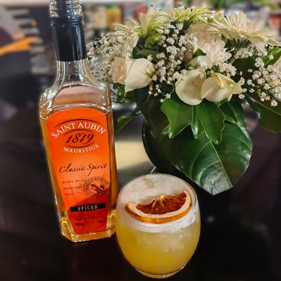 Shake up summer with St Aubin Spice 🌴 Mauritius’ first Spiced Agricole Rhum – vanilla, cinnamon, citrus &amp; honey notes in every refreshing cocktail. #MauritianRum #StAubin

rumshop.co.uk/product/ra004