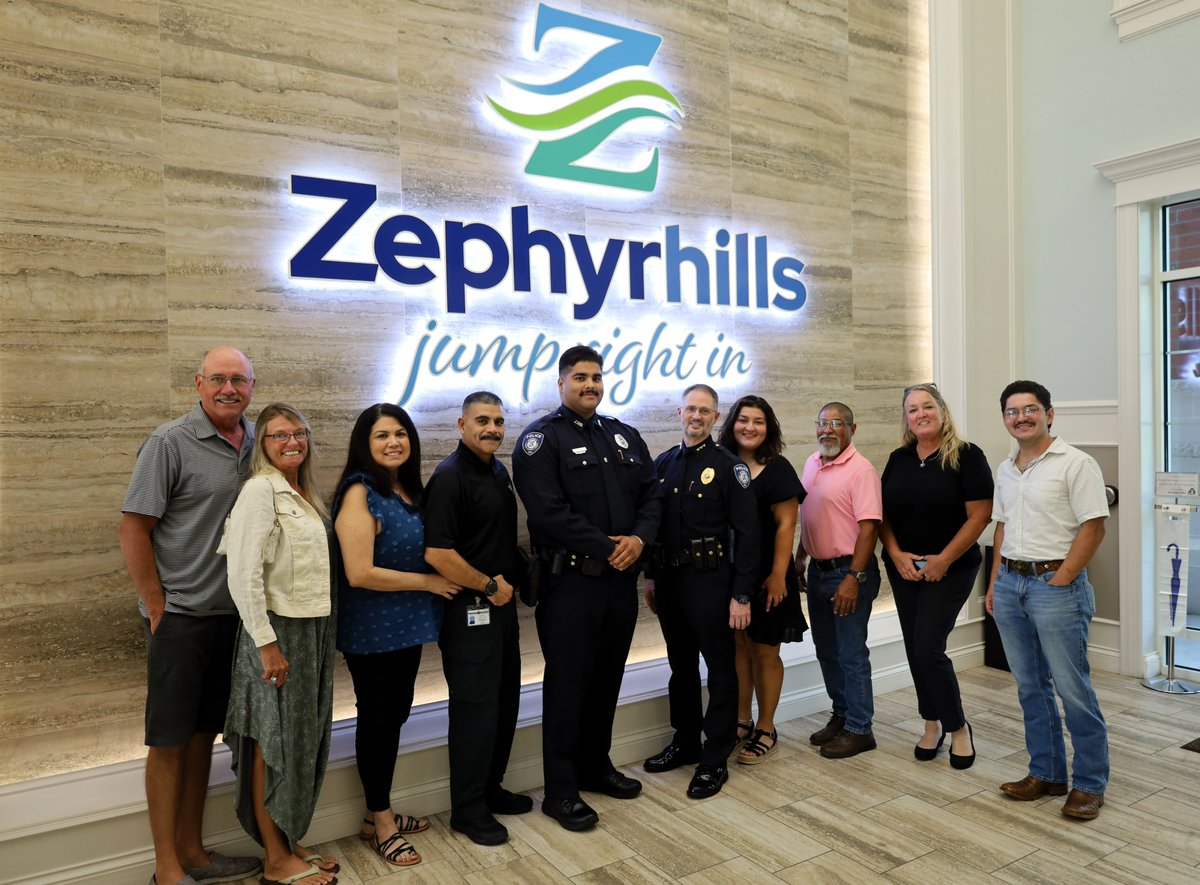 ZephyrhillsPD's tweet image. Last week, Chief Derek Brewer proudly swore in Officer Alexander Diaz to the @ZephyrhillsPD!

Diaz completed his training at Withlacoochee Technical College and began his career in Hernando County, where he gained over a year of valuable service before deciding to serve Z-Hills.