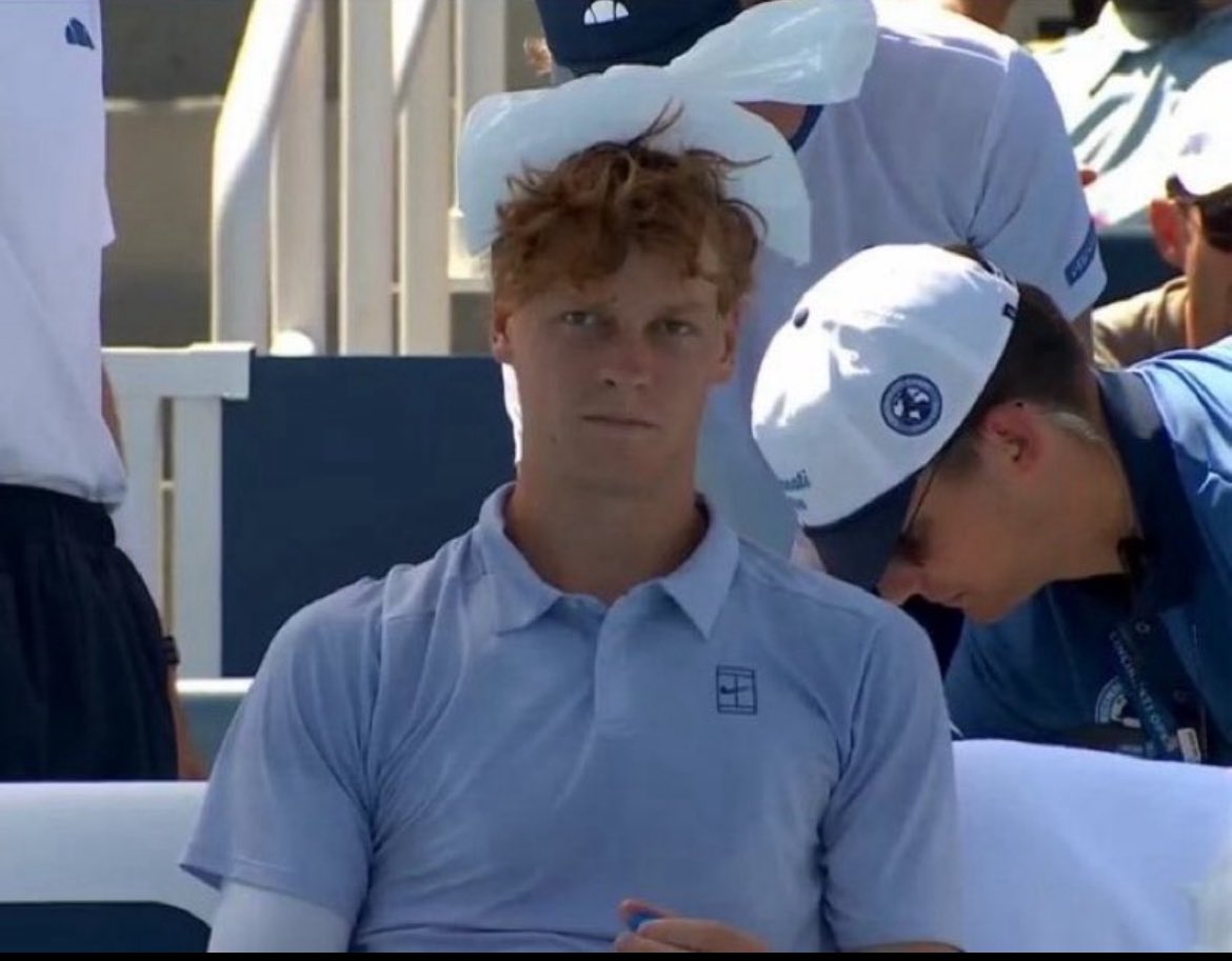 Non importa quante volte cadi , l’importante è rialzarsi sempre Jannik 🧡