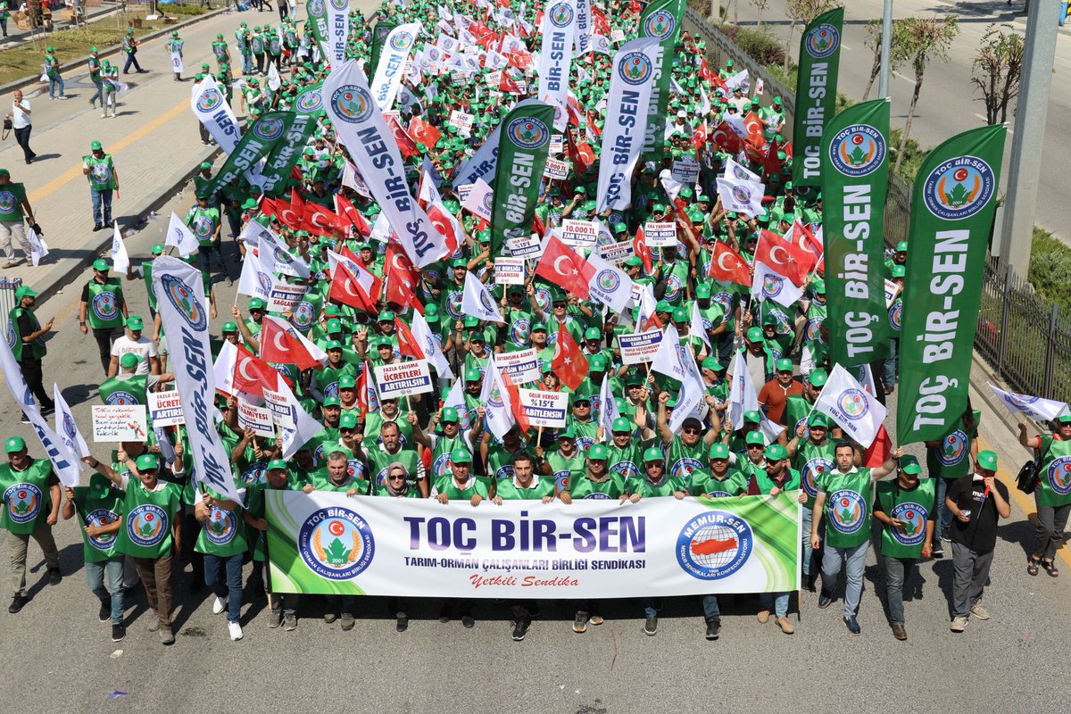 Sunulan son teklifteki yüzdelik zam ve taban aylığı gerçeklerden uzak,
Bu teklifte refah payı yok
Bu teklifte aile yok
Bu teklifte mühendis, veteriner hekim, tekniker, teknisyen yok
Bu teklifte yardımcı hizmetli yok
Bu teklifte;
Bu teklifte kısacası memur yok
#AslaKabulEtmiyoruz