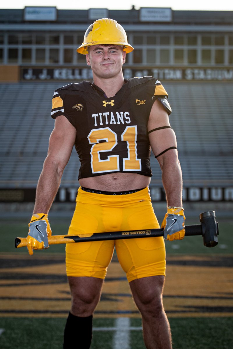 UWOFootball's tweet image. The black and gold isn’t just a uniform—it’s a standard. ⚡️

#O2HVE6AS | #NOW