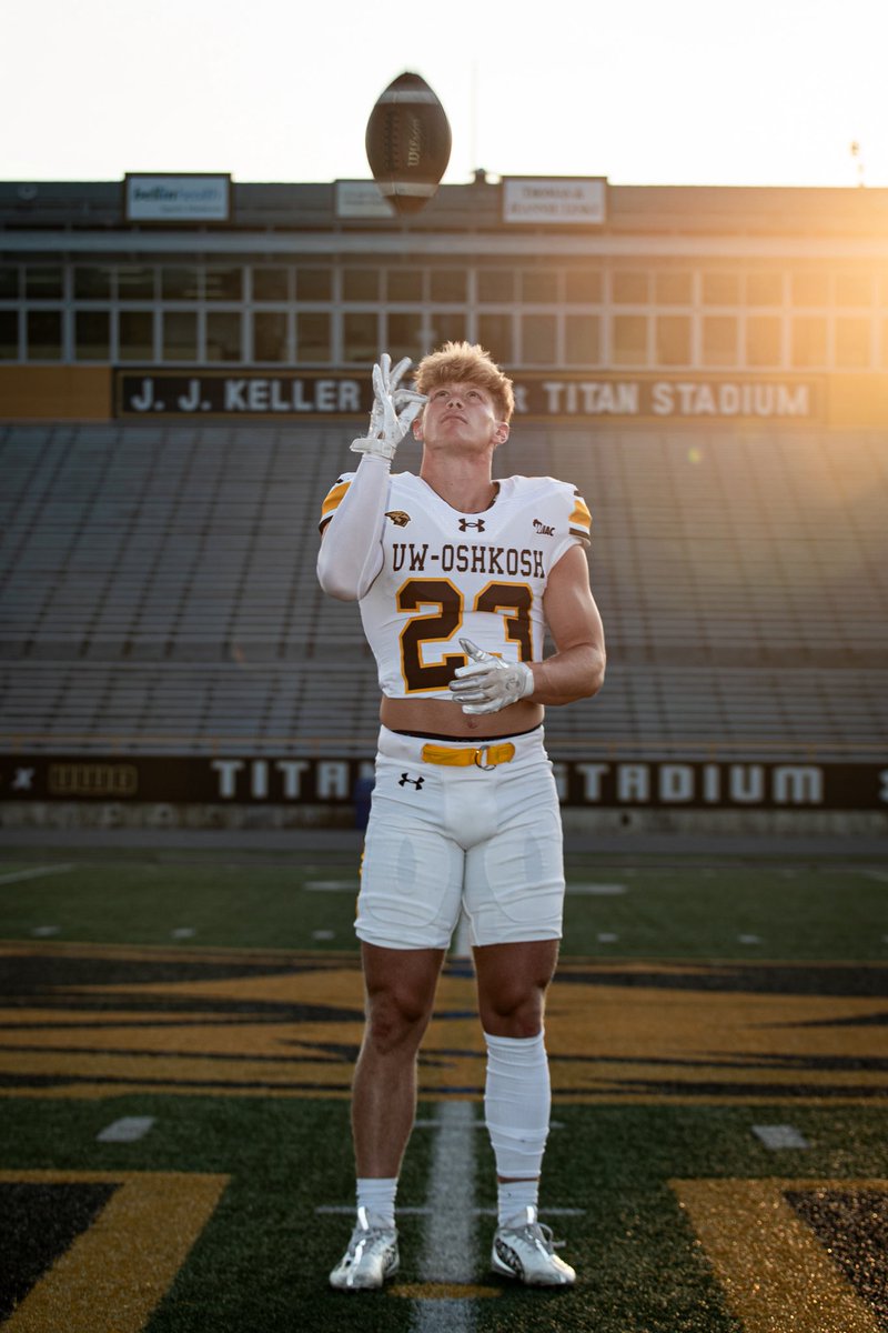 UWOFootball's tweet image. The black and gold isn’t just a uniform—it’s a standard. ⚡️

#O2HVE6AS | #NOW