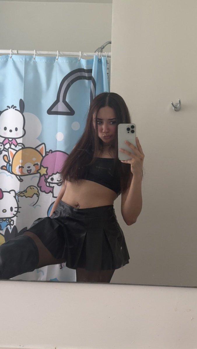 stefgyms's tweet photo. oh, i’m so back😈🖤 https://t.co/oRTWxYLyv5