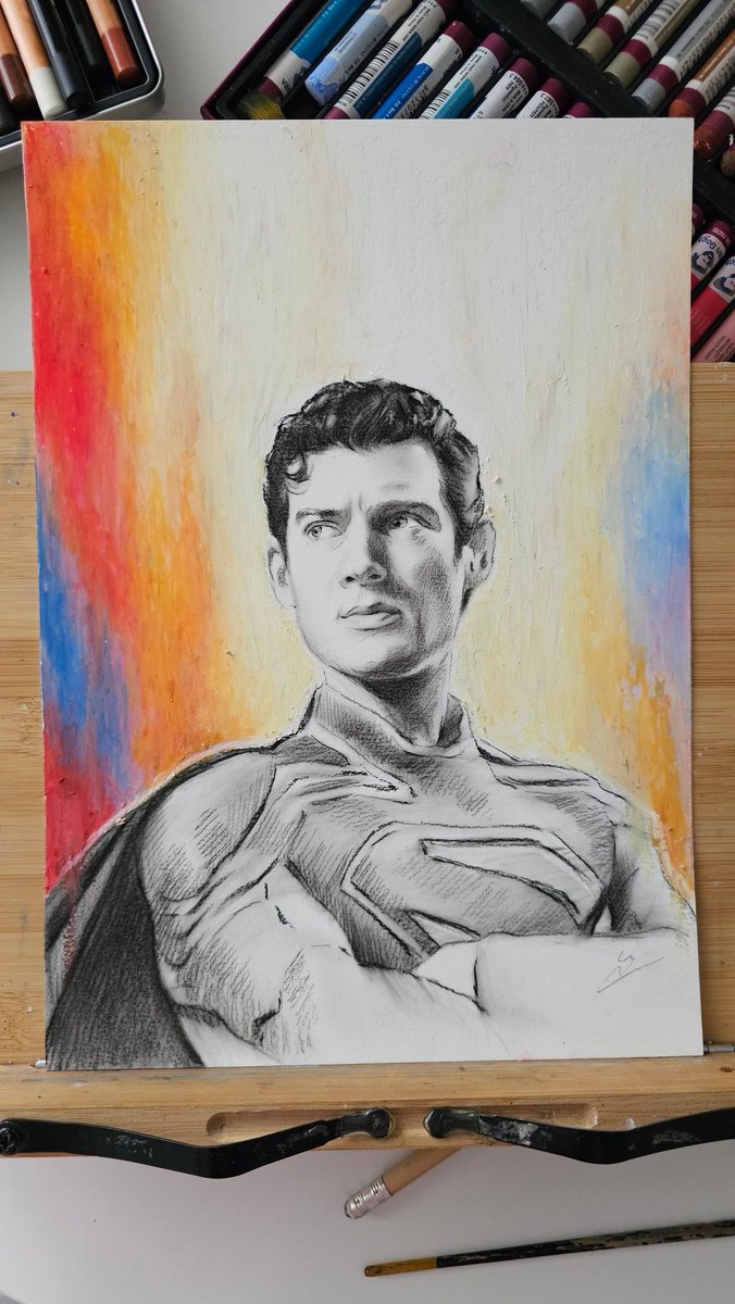 MariaBuiguesArt's tweet photo. ✨️ORIGINAL PAINTIG AVAILABLE IN MY ETSY SHOP✨️ LINK IN BIO❤️
I felt like trying charcoal drawing and pastel oils and I loved the result!! What do you think?❤️
#superman #davidcorenswet #jamesgunn #superman2025 #fanart #dc #dcfanart #portrait  @JamesGunn @Superman @corenswet https://t.co/qguo0ndyyx