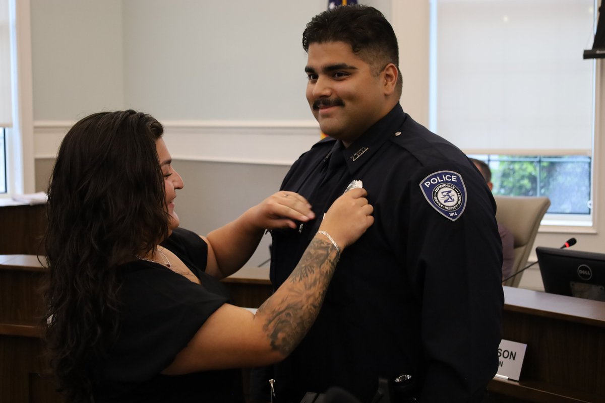 ZephyrhillsPD's tweet image. Last week, Chief Derek Brewer proudly swore in Officer Alexander Diaz to the @ZephyrhillsPD!

Diaz completed his training at Withlacoochee Technical College and began his career in Hernando County, where he gained over a year of valuable service before deciding to serve Z-Hills.