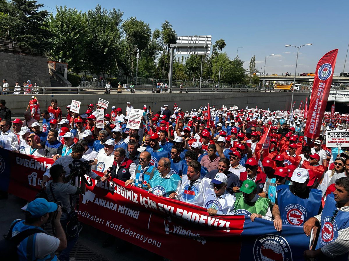 Sermayesi cesareti, iradesi inancı, enerjisi idealleri olan teşkilat olarak, Ankara’da hep bir ağızdan haykırdık

#AslaKabulEtmiyoruz