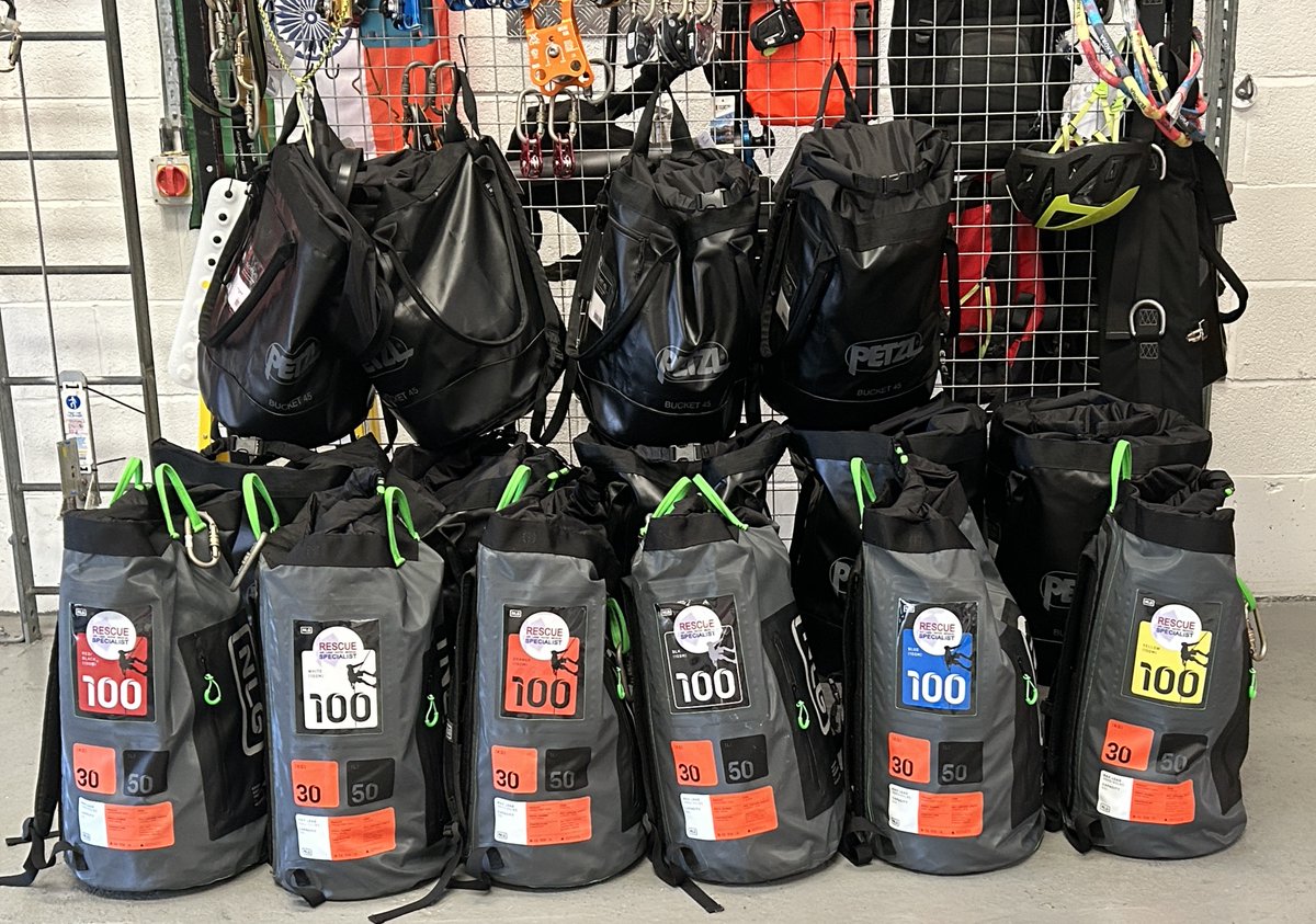 RescueSpec's tweet photo. ⚠️ Client’s sealed rescue bag signed off as correct… but inside: no cutters, no equipment connected to the rope. Always open, check &amp; verify — a seal isn’t enough. Lives depend on it. #RescueSafety #CheckYourKit #autviaminveniamautfaciam https://t.co/7jYmsjHqWD
