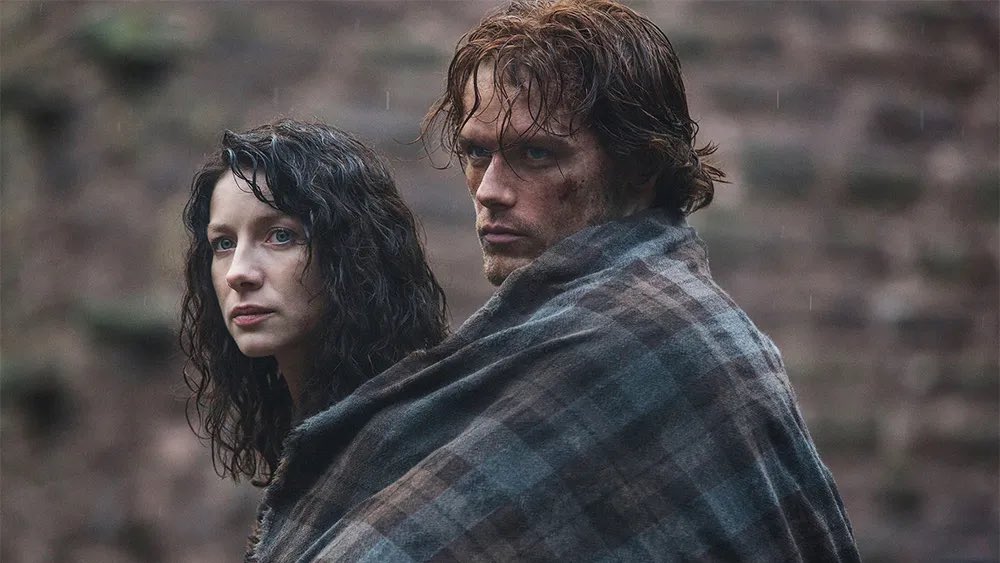 Daylightttdream's tweet photo. I absolutely love when Jamie and Claire ride together on a horse 🐎 #outlander https://t.co/cd4PdVi7fh