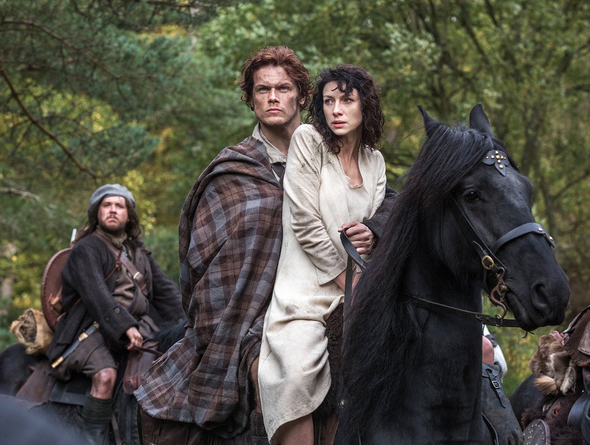 Daylightttdream's tweet photo. I absolutely love when Jamie and Claire ride together on a horse 🐎 #outlander https://t.co/cd4PdVi7fh