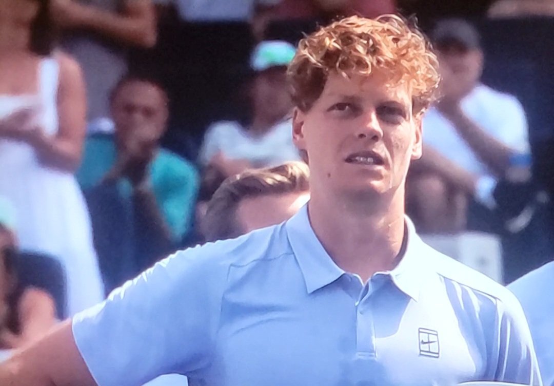 He started off by apologizing to the crowd, acknowledging that people might have took time off work to be there 💕 Such a kind heart, he is such a class act