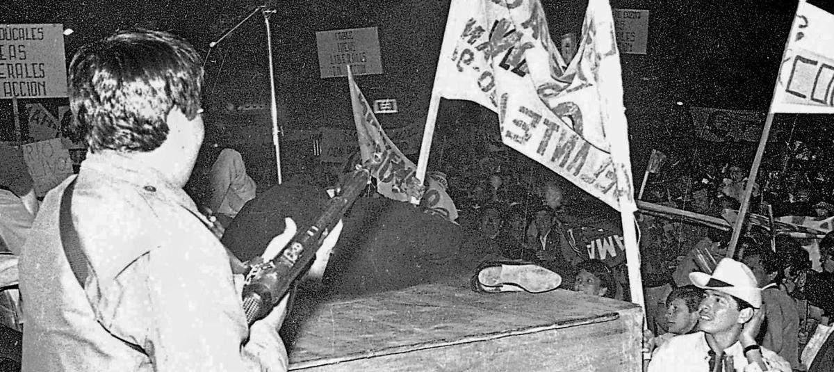 Un día como hoy hace 36 años, en 1989, fue asesinado Luis Carlos Galán. El magnicidio, ordenado por Pablo Escobar y ejecutado con la complicidad del político Alberto Santofimio Botero, contó con el apoyo de altos miembros del DAS y agentes estatales. Hoy lo seguimos recordando.