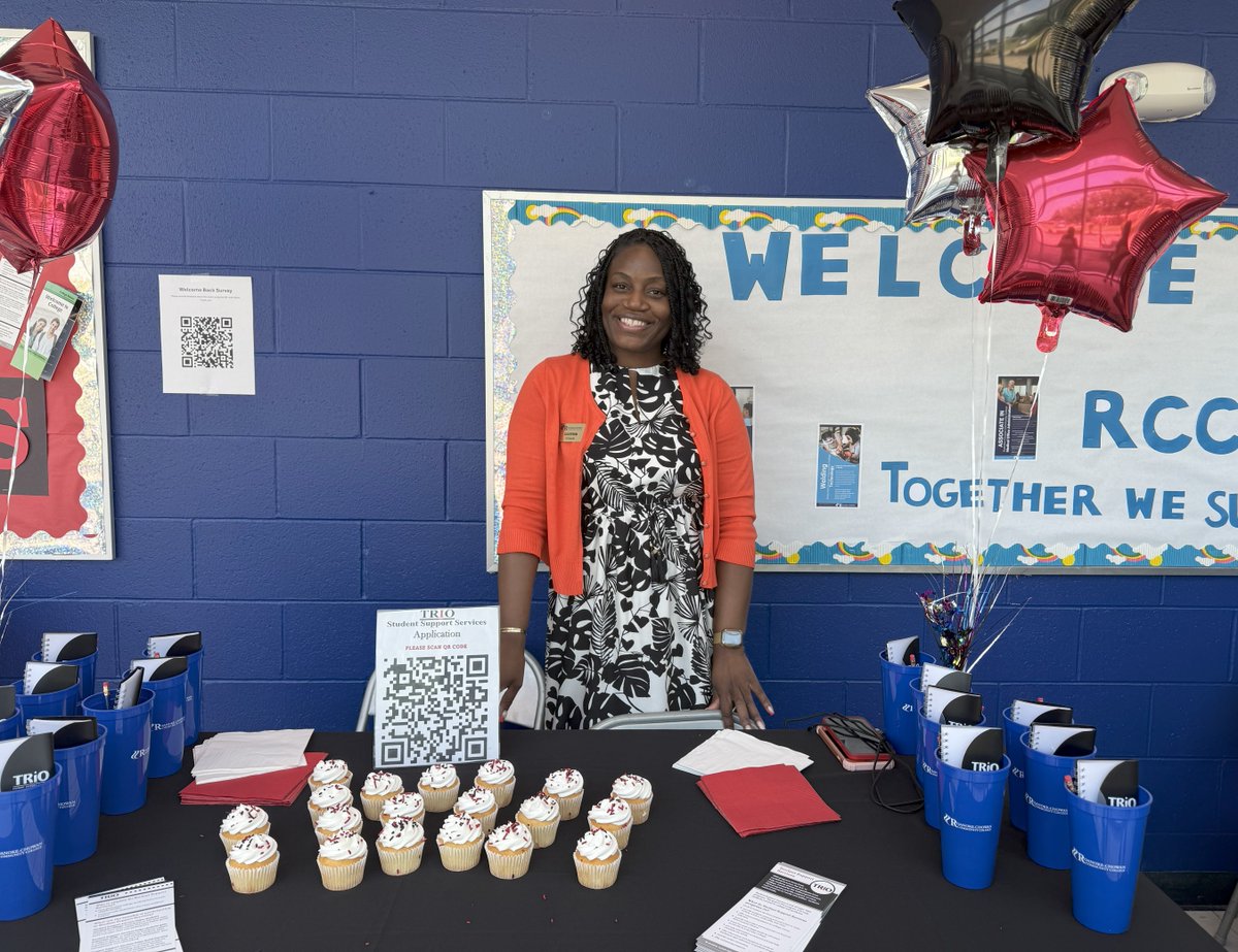 RoanokeChowanCC's tweet image. 🎉 Huge thanks to everyone who joined TRIO SSS and Student Life for R-CCC’s Welcome Back Celebration on Aug 18! Snacks, smiles and free ice cream from Murfreesboro Creamery made it a sweet start to the semester 🍦💙 
#WelcomeBackRCCC #TRIOSupport #StudentLife