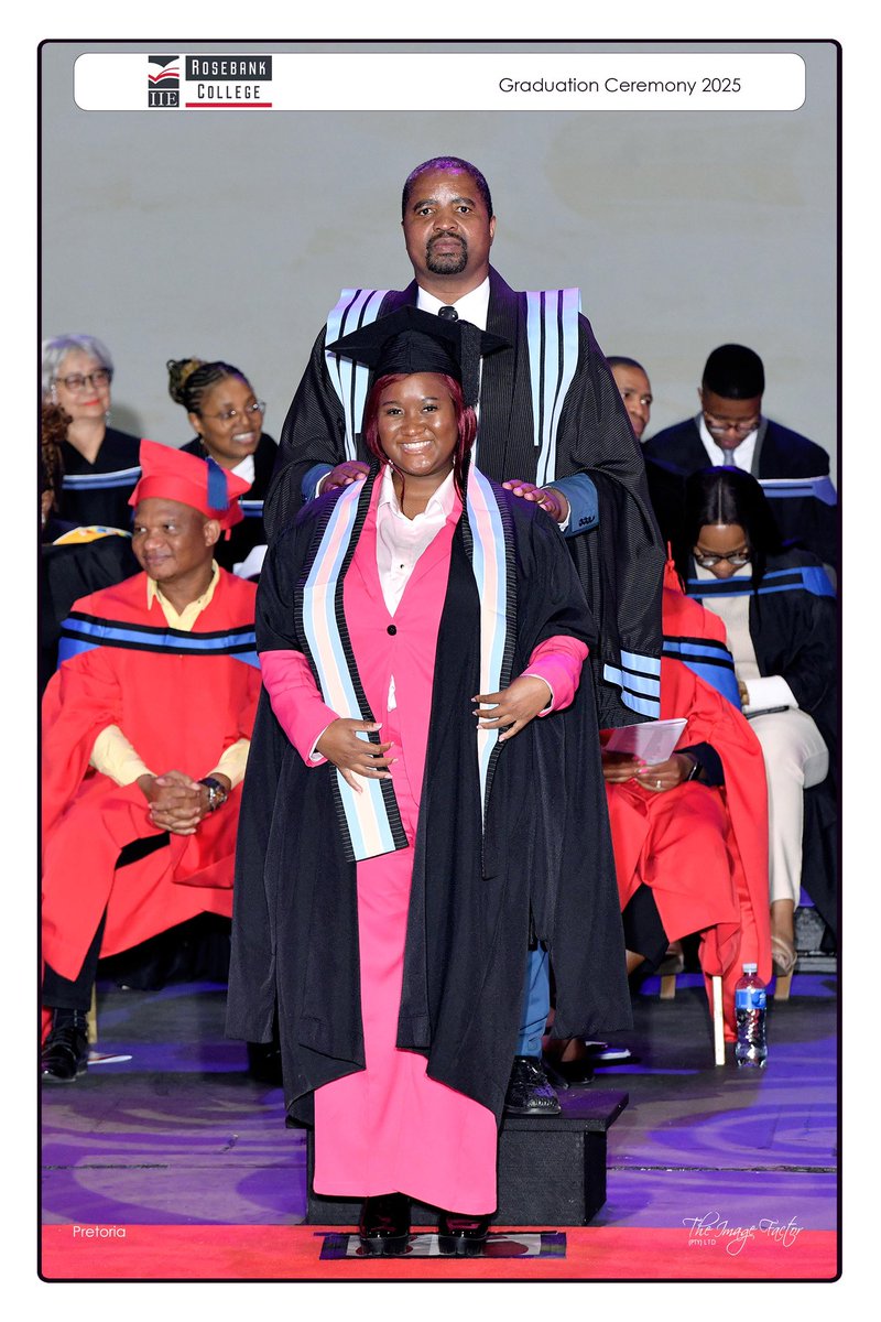 callmeeeip's tweet photo. Degree baby 🥹❤️#rosebankcollege https://t.co/ROPRvbyjN7