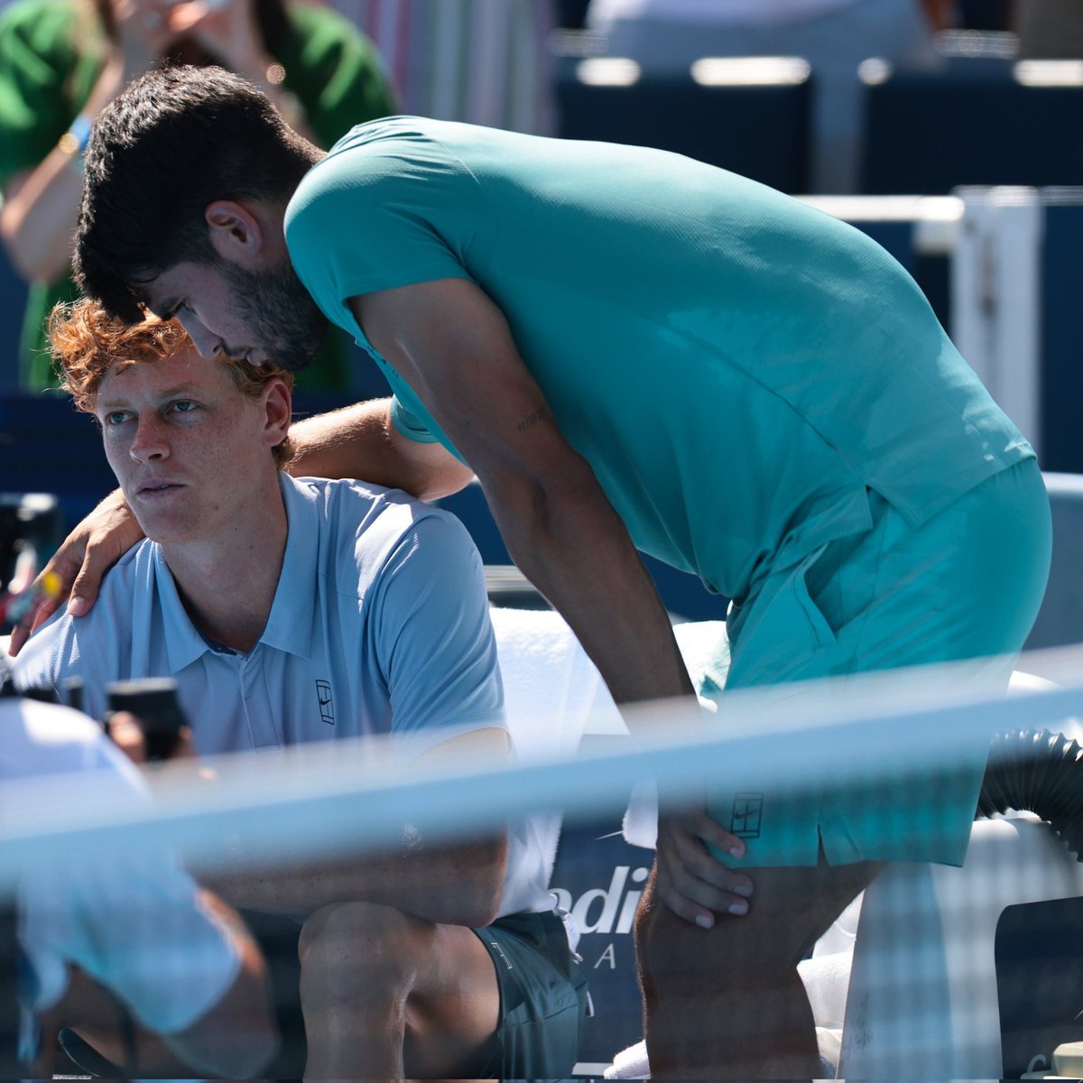 AndreaGuglieri's tweet photo. I wouldn't want anyone to mask a technical mental crisis with a physical illness.
Just so as not to appear defeated on the court.
I wouldn't want to, but that's how it is.
A powerful forehand. Not excessive fatigue on his face  at the end. Not Zverev.

#sinner #Sinnerout #Alcaraz https://t.co/tCIQBXKsRP