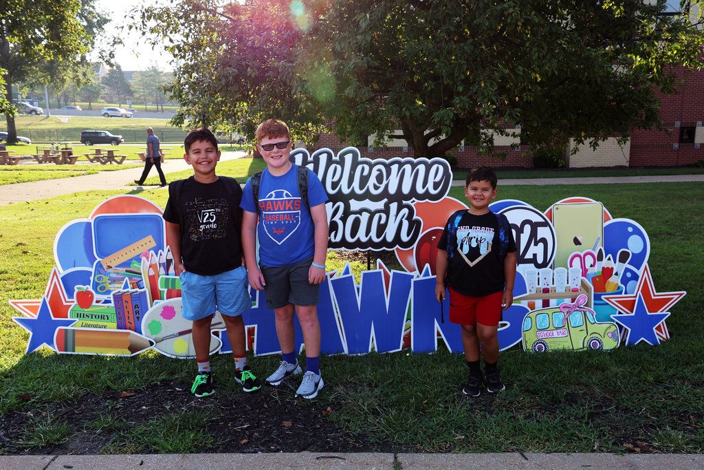 ValleyParkSD's tweet image. First day = success, Hawks! 🦅💙🧡 New friendships, fresh learning &amp;amp; a great start to 2025–26. See more pics 👉 vpschools.org/fd2526 ✨📚 #VPPride #LimitlessLearning