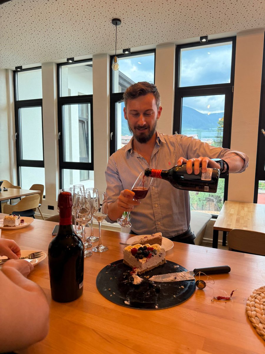 When’s the last time you celebrated your wins?

Bought a cake for your family? Offered your friends some nice wine?

It’s important. Don’t forget about it.

Onboarded a 10k client. God bless.