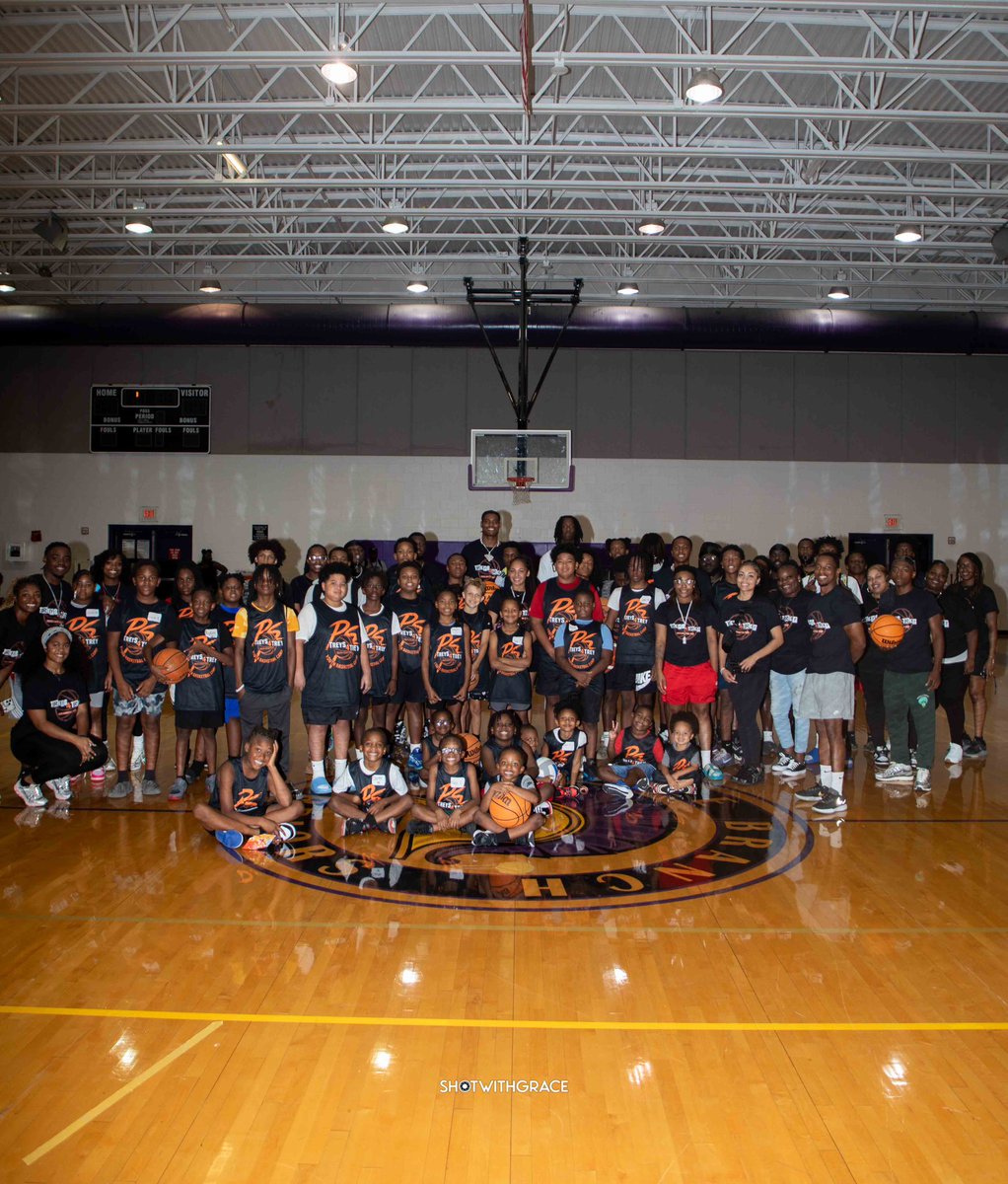 iNickPringle's tweet photo. great turnout 🤞🏽 thank you to the campers who showed up &amp; showed out! I also want to thank my family, staff, and my alumni Whale Branch for making this day special ❤️ #TreysForTrey https://t.co/1POZ6ZkTRm