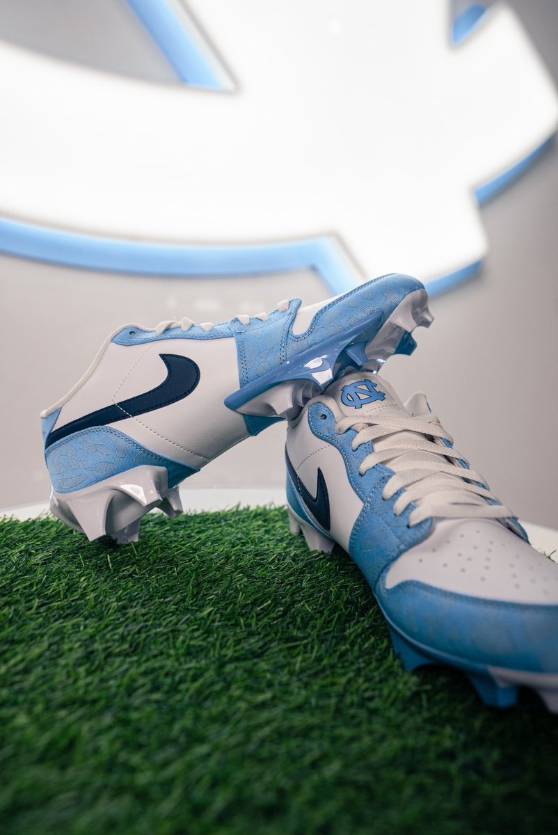 UNCFootball's tweet photo. Cleat Drop ❄️

The Jordan 1 Vapor Edge and Jordan 4 Alpha Menace have arrived. 

@UNCEquipment https://t.co/0ArsL5ofJQ