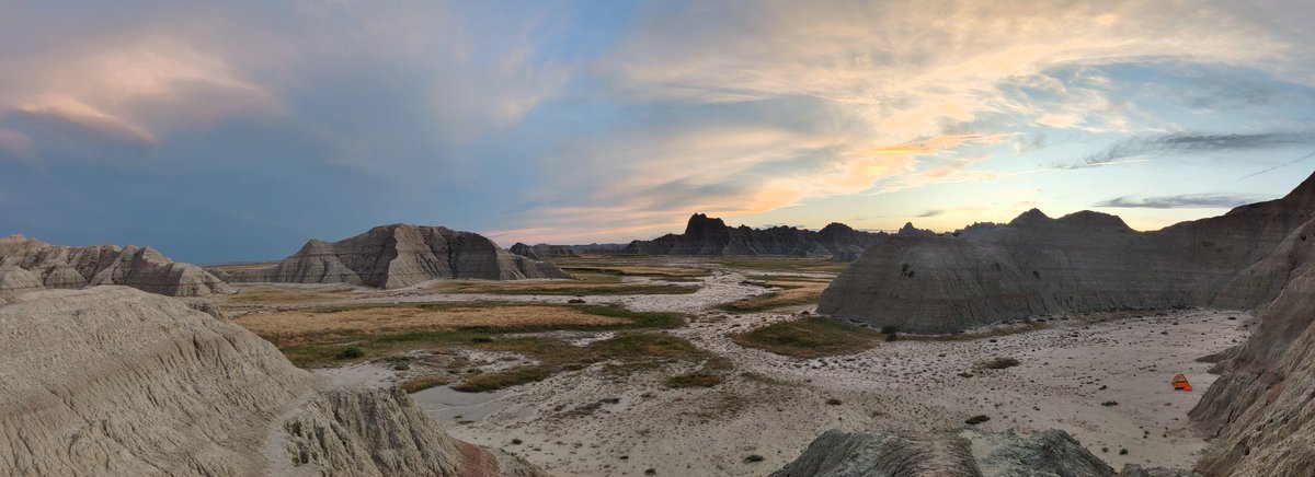 evnm__'s tweet photo. @mountainslmao was just in the badlands would reccomend https://t.co/FtDS2IJ82W
