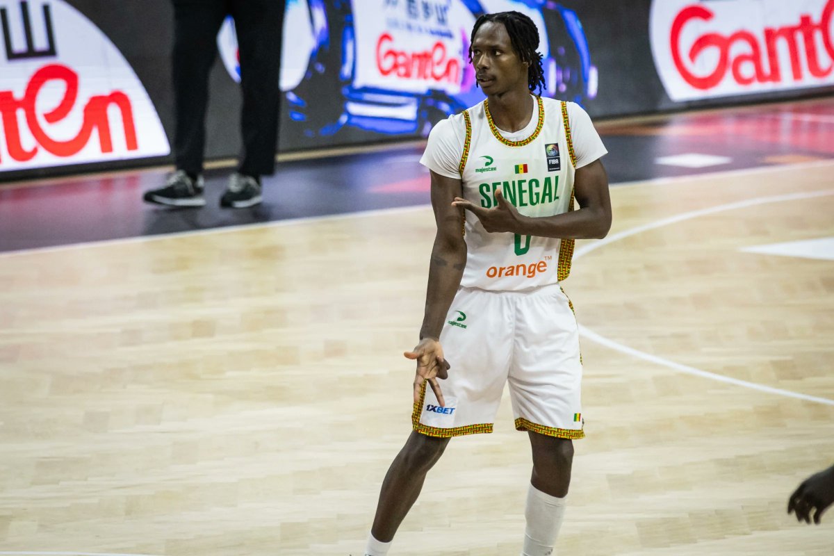 Africabasket1's tweet photo. Boissy is the Robin to Badio's Batman 🇸🇳 #AfroBasket 

Brancou Badio: 28 PTS | 2 AST | 2 STL
Jean-Jacques Boissy: 10 PTS | 6 AST | 6 REB https://t.co/D7pVVB2tOt