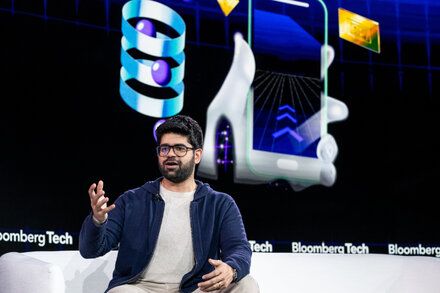 🚨 AI startup Perplexity just offered $34.5 BILLION for Google's Chrome browser
This is absolutely wild – a company valued at $18B bidding nearly double for Chrome amid the DOJ antitrust ruling
Read the full analysis: bit.ly/3HrpPrD 
#AI #Chrome #Google #Antitrust